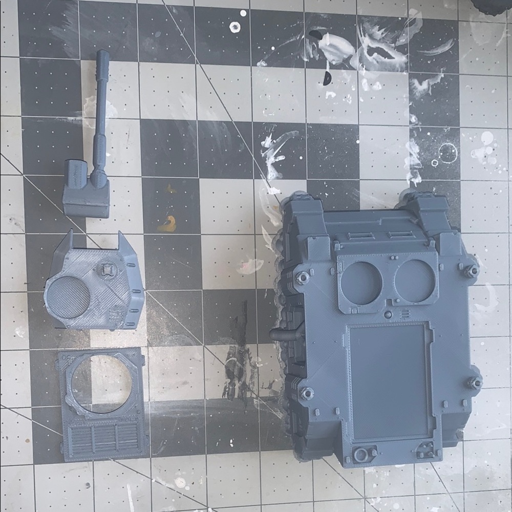 Predator Tank With Auto Cannon - Picture 9 of 10